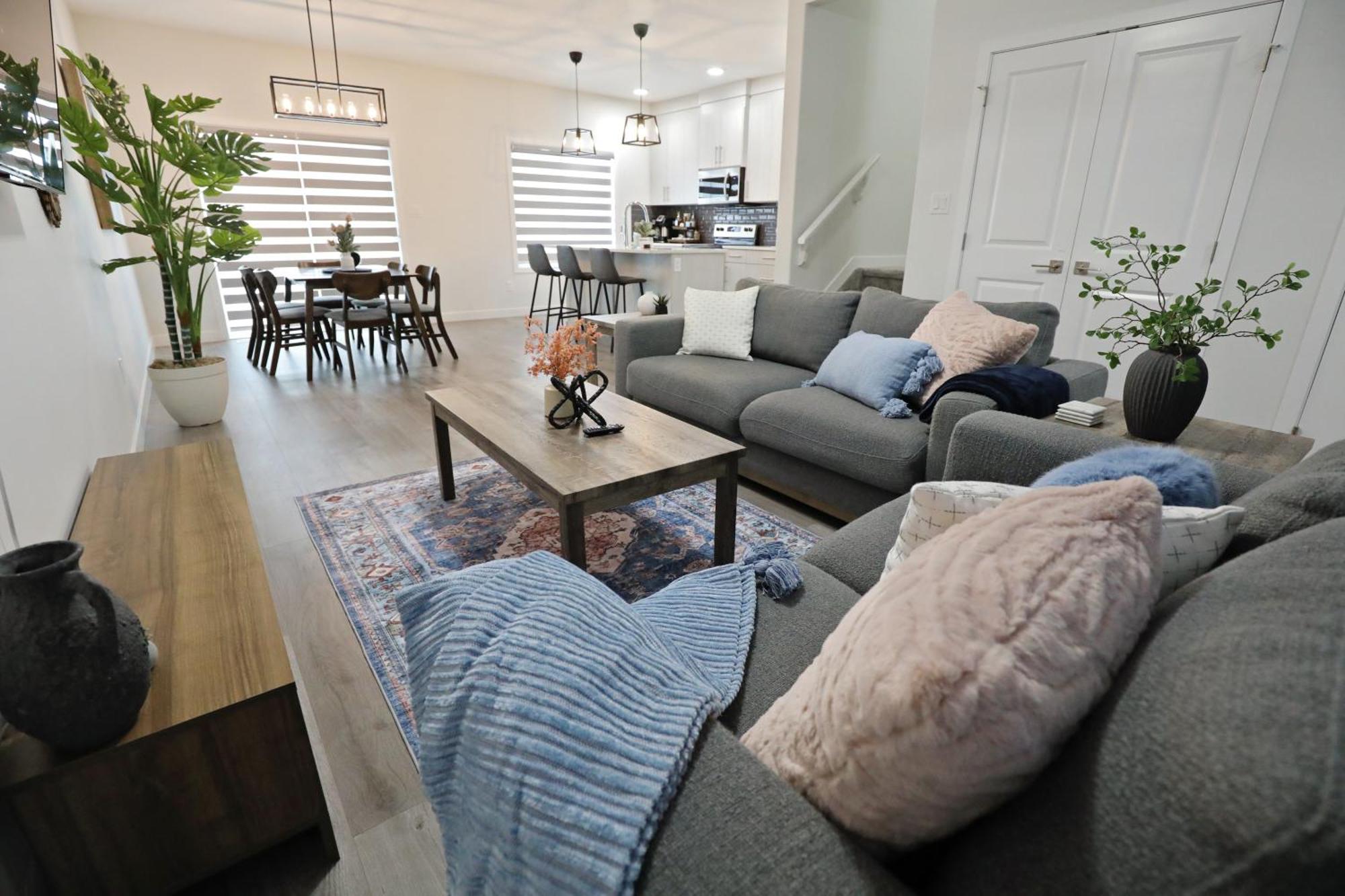Beautiful Home With 4 King Beds,Airport,Disney+ Έντμοντον Εξωτερικό φωτογραφία