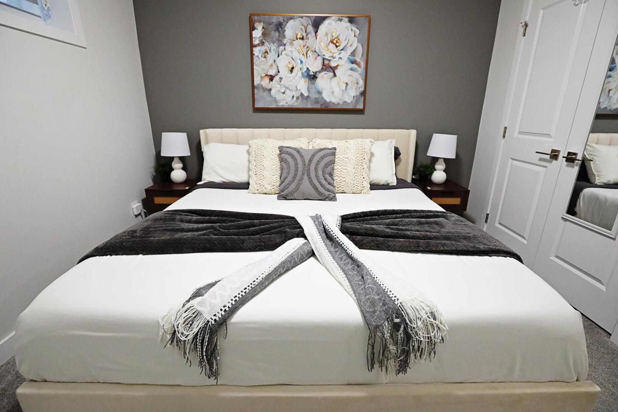Beautiful Home With 4 King Beds,Airport,Disney+ Έντμοντον Εξωτερικό φωτογραφία