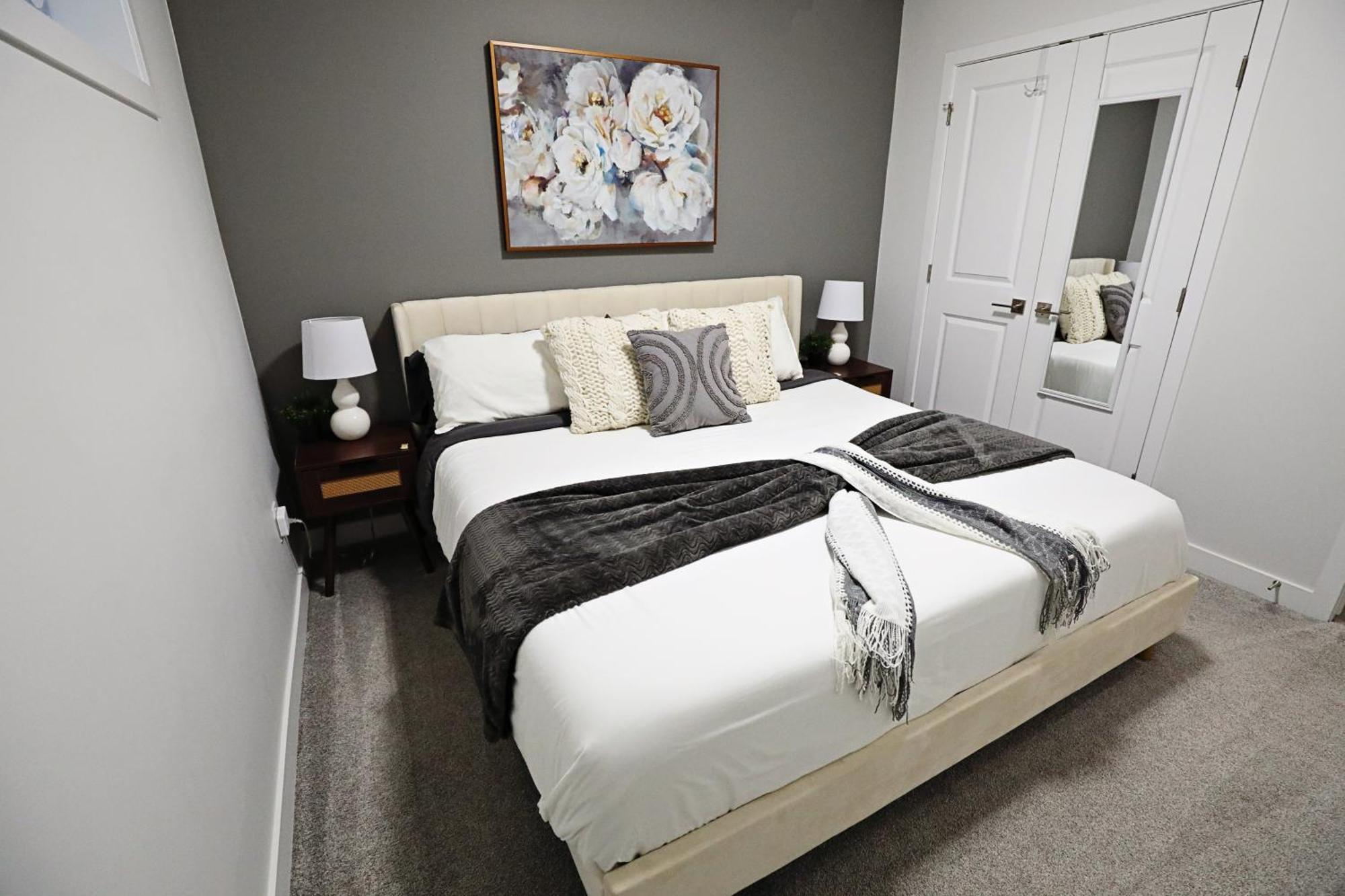Beautiful Home With 4 King Beds,Airport,Disney+ Έντμοντον Εξωτερικό φωτογραφία