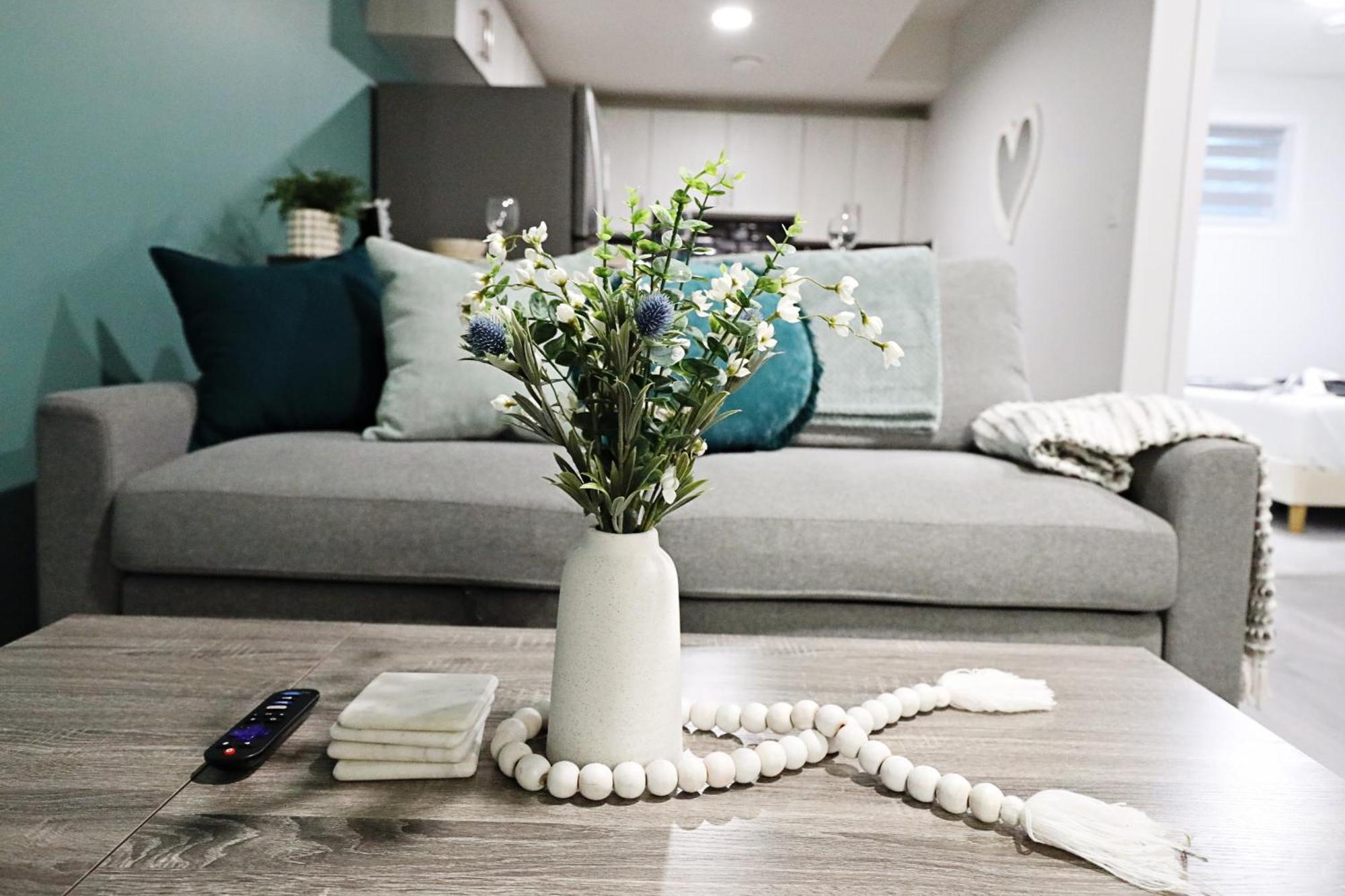 Beautiful Home With 4 King Beds,Airport,Disney+ Έντμοντον Εξωτερικό φωτογραφία