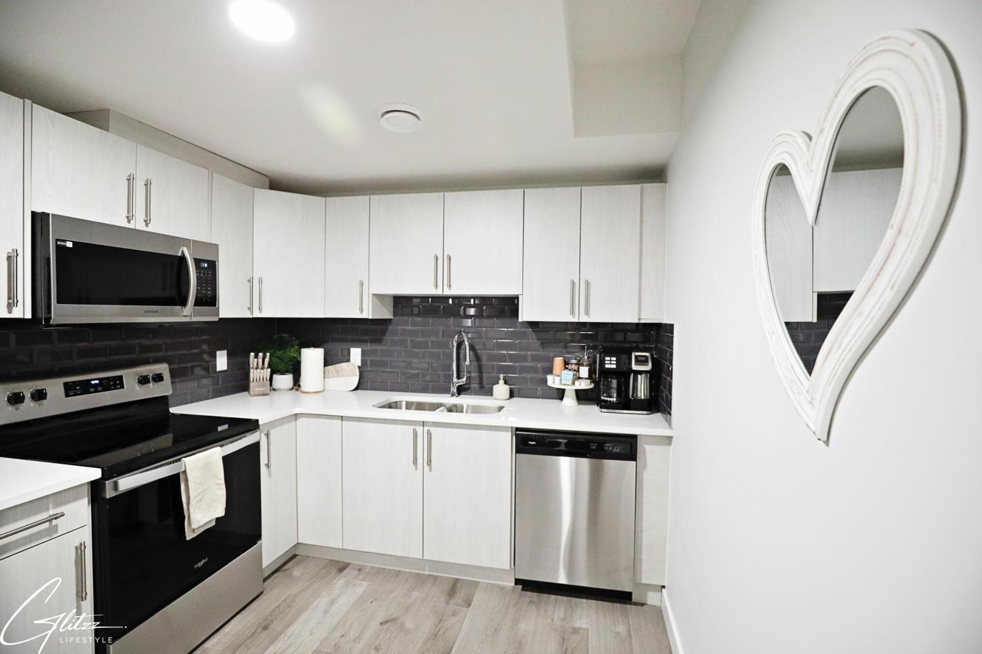 Beautiful Home With 4 King Beds,Airport,Disney+ Έντμοντον Εξωτερικό φωτογραφία