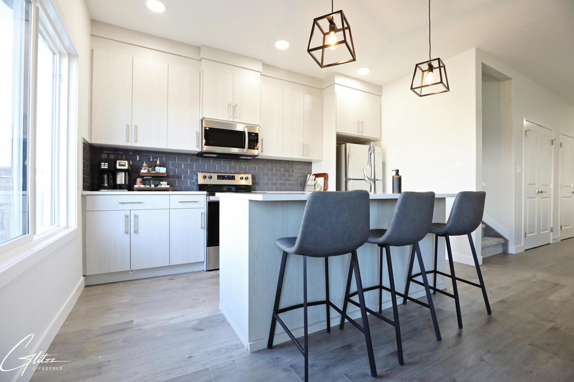 Beautiful Home With 4 King Beds,Airport,Disney+ Έντμοντον Εξωτερικό φωτογραφία