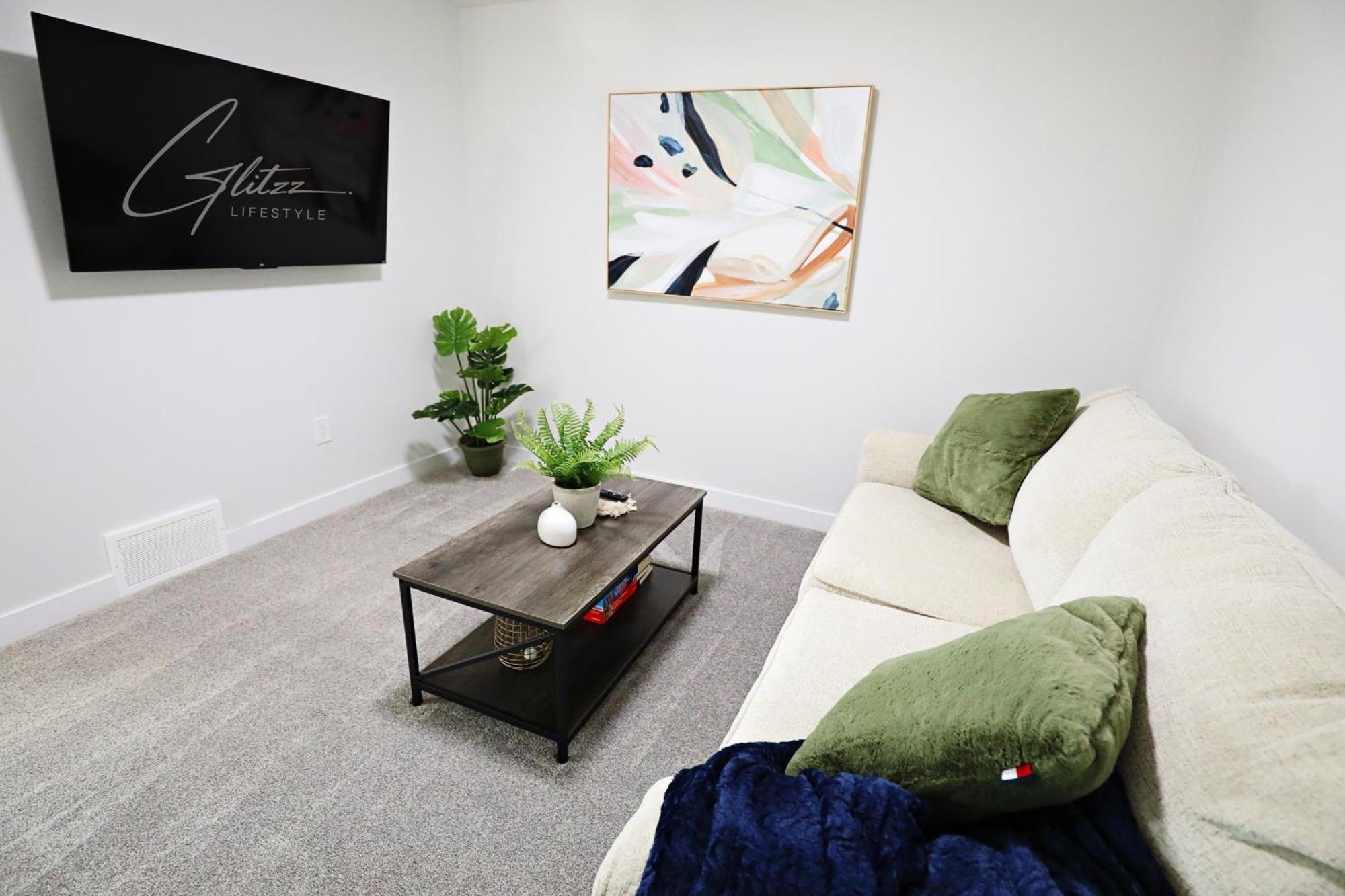 Beautiful Home With 4 King Beds,Airport,Disney+ Έντμοντον Εξωτερικό φωτογραφία