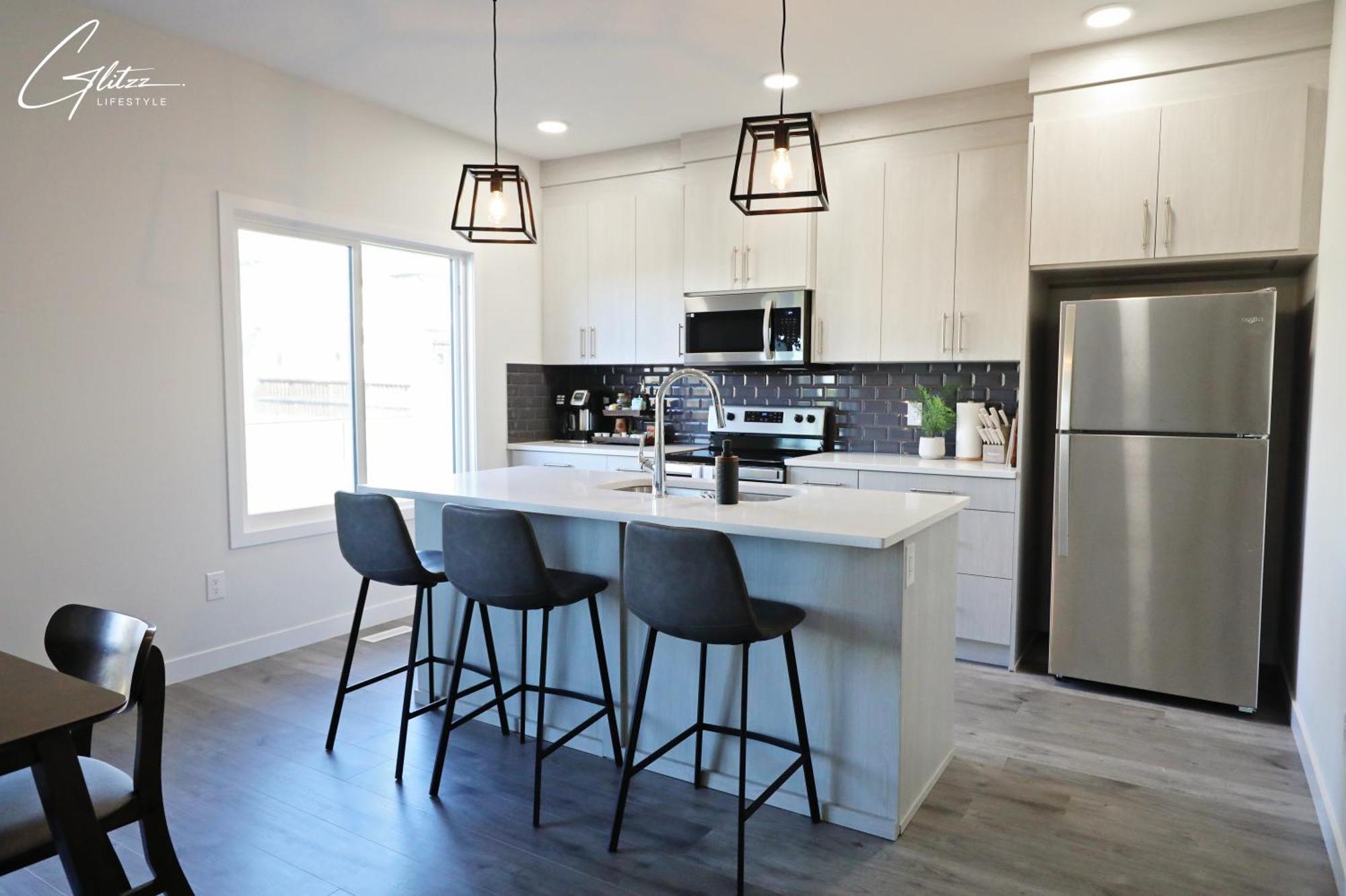 Beautiful Home With 4 King Beds,Airport,Disney+ Έντμοντον Εξωτερικό φωτογραφία